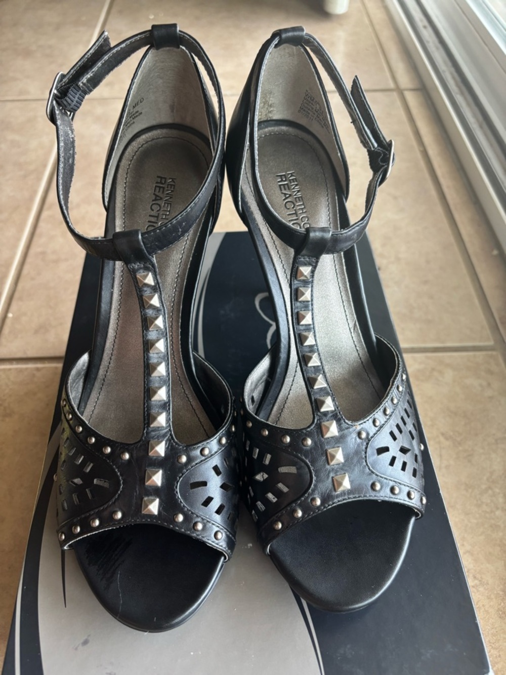 Kenneth Cole Reaction Black Studded T-Strap Heels Womens size 9.5